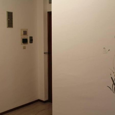 Casa Bilocale In Centro Vicino Stazione Lägenhet Voghera Exteriör bild