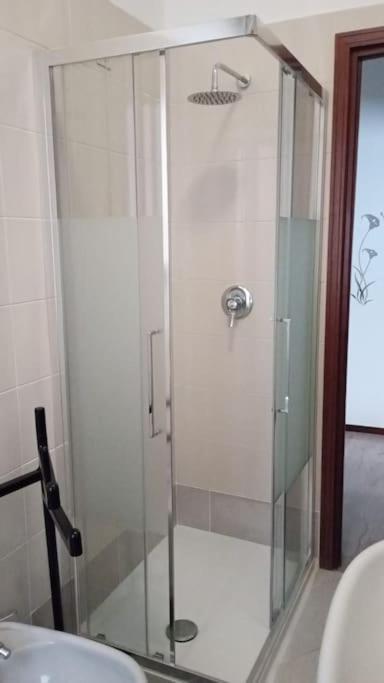 Casa Bilocale In Centro Vicino Stazione Lägenhet Voghera Exteriör bild