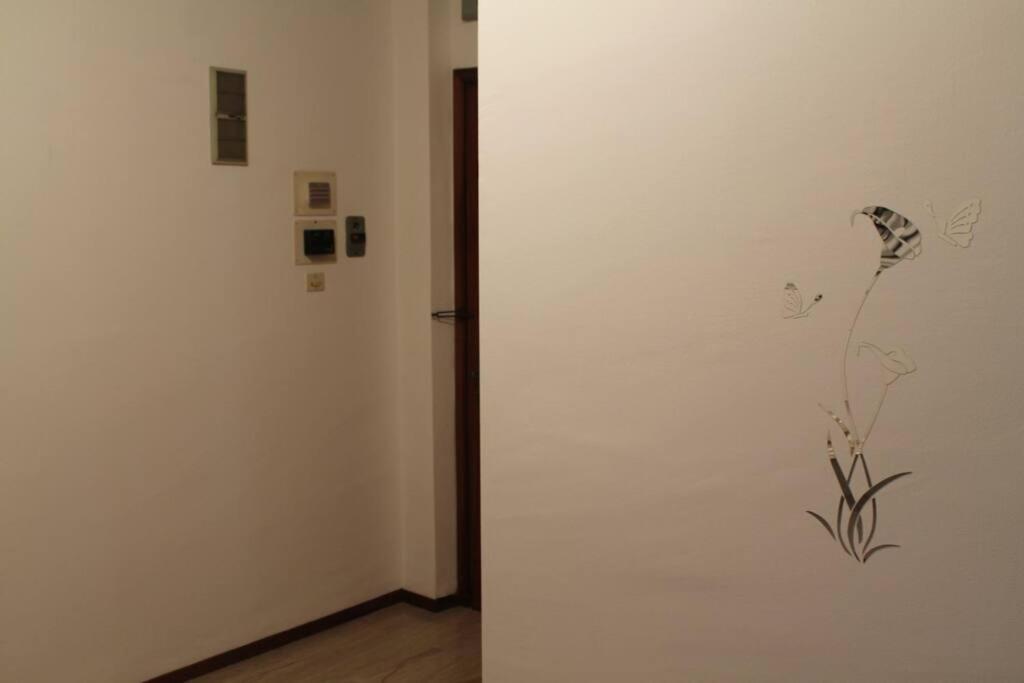 Casa Bilocale In Centro Vicino Stazione Lägenhet Voghera Exteriör bild
